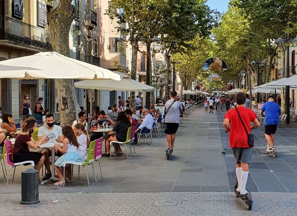 El gasto en bares y restaurantes de Vilanova cae a la mitad mientras el turismo se derrumba