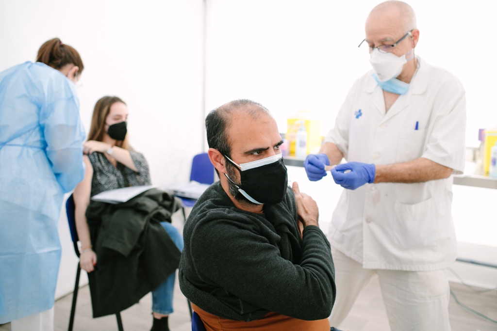 5.000 personas en Vilanova han recibido la primera dosis de la vacuna (la segunda podría retrasarse)