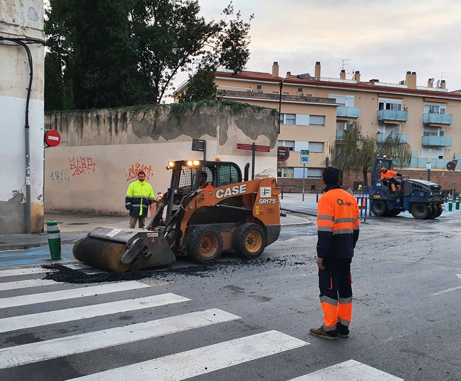El Ayuntamiento se lanza a asfaltar calles (a un año de las elecciones)