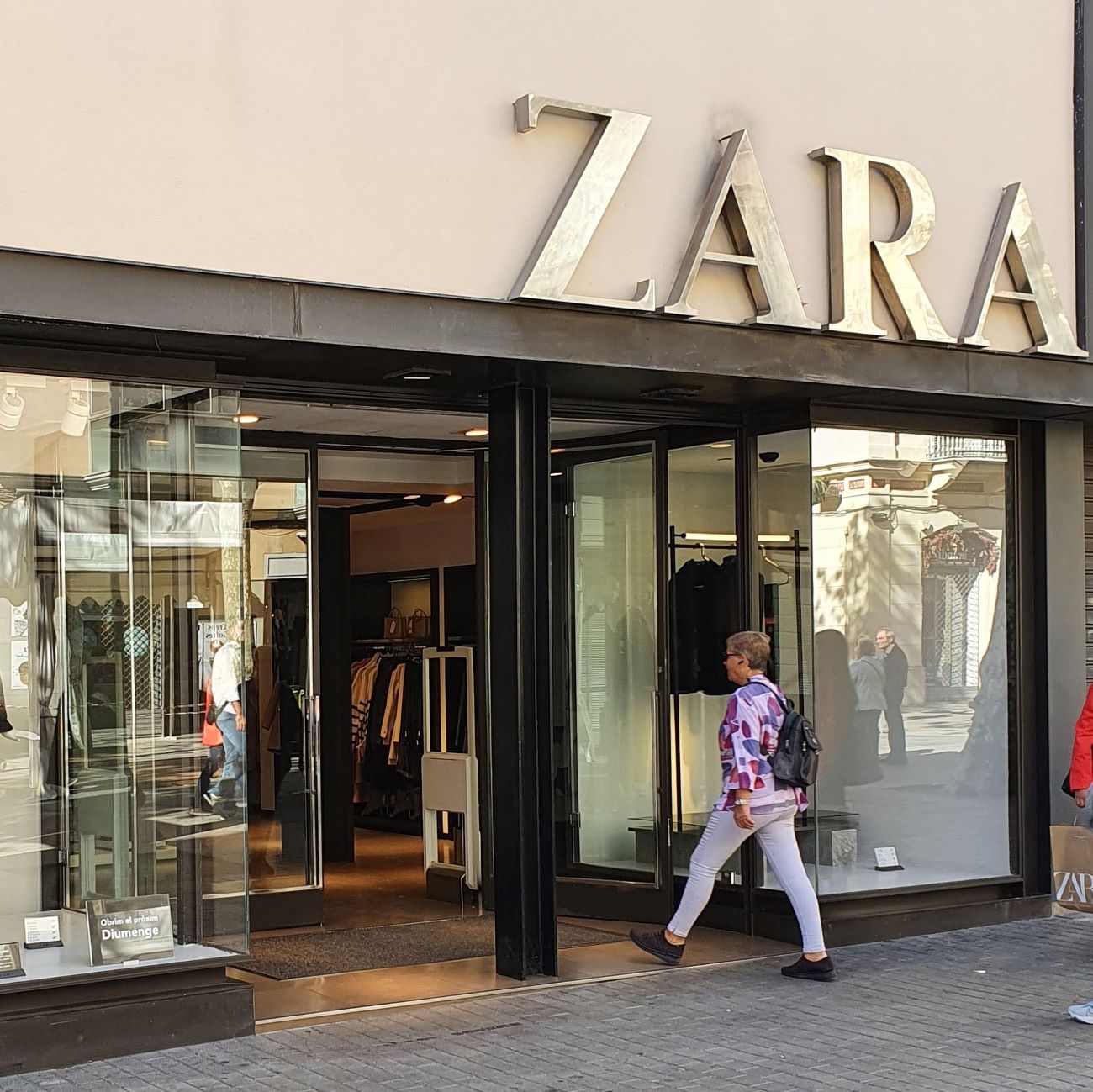 Zara cierra en Vilanova: «una mala noticia» para el comercio local