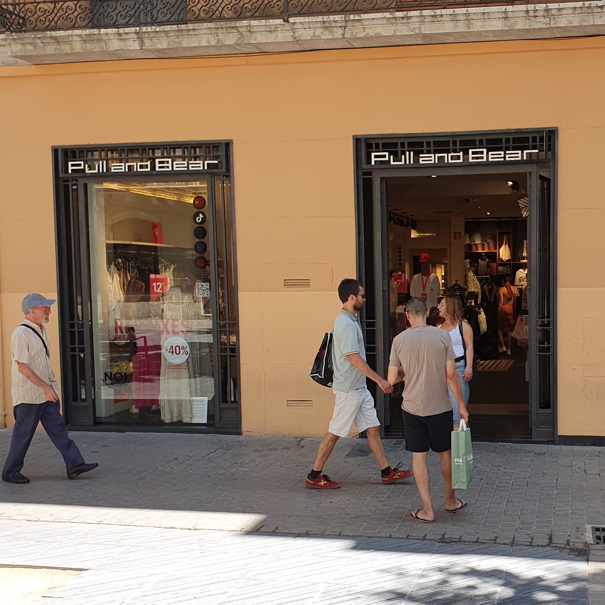 Tiendas abiertas el domingo en Vilanova: 27 en la Rambla y ninguna en Caputxins