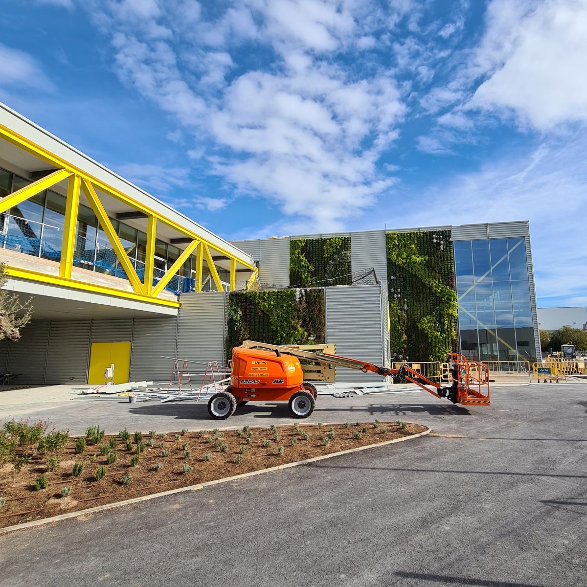 Igus fija la apertura de su nueva fábrica en la capital del Garraf para enero de 2026