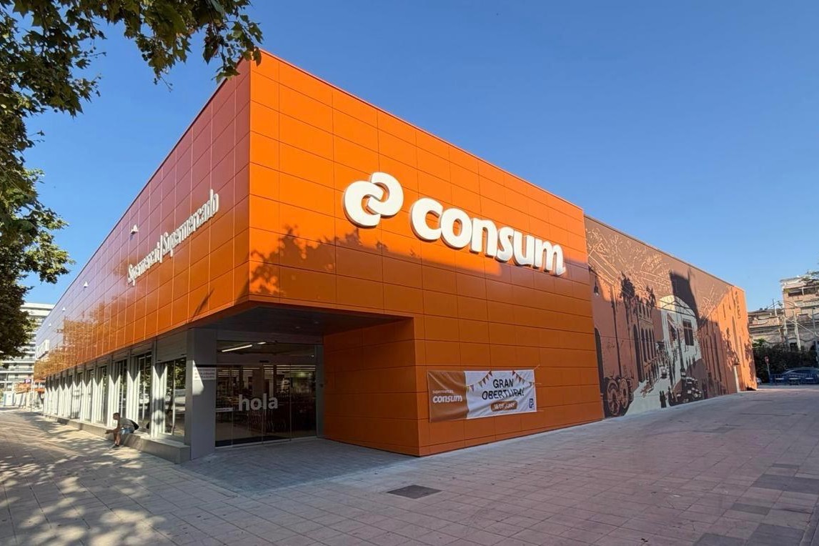 Un nou supermercat Consum obre a Vilanova acompanyat d’un mural que desperta elogis